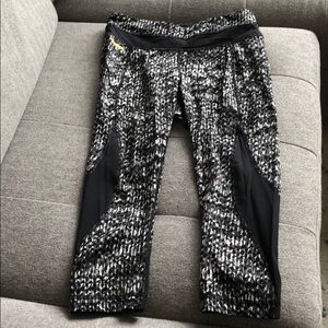 Barely worn Lole Capri length workout leggings